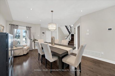 Photo 11 at 130 Princeton Gate, Maple, Vaughan