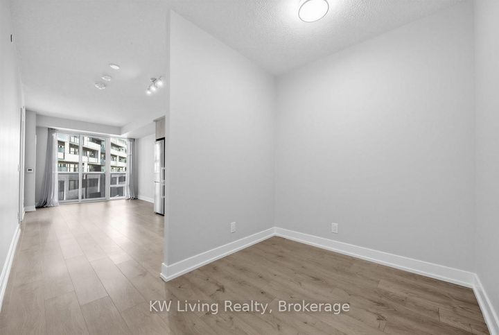 Photo 3 at 861 - 25 Adra Grado Way, Bayview Village, Toronto