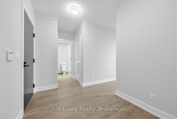 Photo 4 at 861 - 25 Adra Grado Way, Bayview Village, Toronto