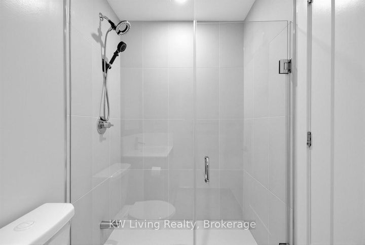 Photo 6 at 861 - 25 Adra Grado Way, Bayview Village, Toronto