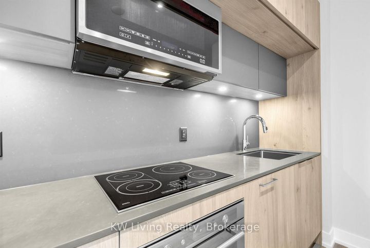 Photo 9 at 861 - 25 Adra Grado Way, Bayview Village, Toronto