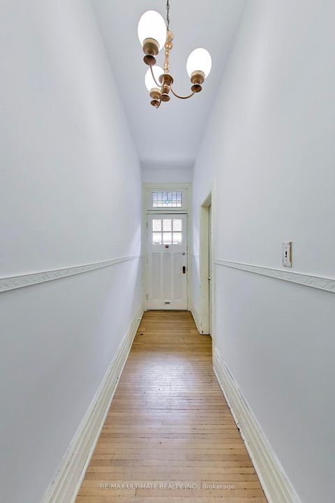Photo 3 at 35 Manning Avenue, Bellwoods, Toronto