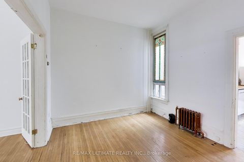 Photo 4 at 35 Manning Avenue, Bellwoods, Toronto