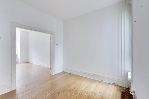 Photo 5 at 35 Manning Avenue, Bellwoods, Toronto
