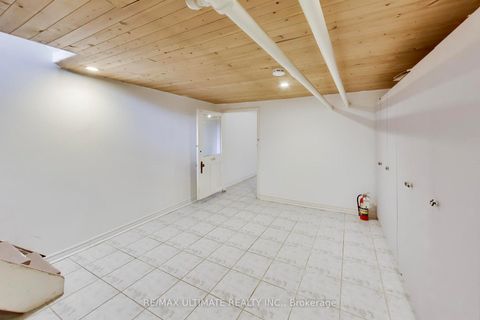 Photo 13 at 35 Manning Avenue, Bellwoods, Toronto