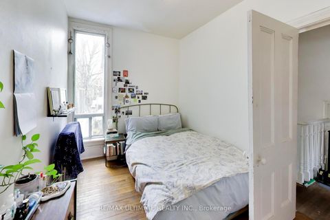 Photo 27 at 35 Manning Avenue, Bellwoods, Toronto