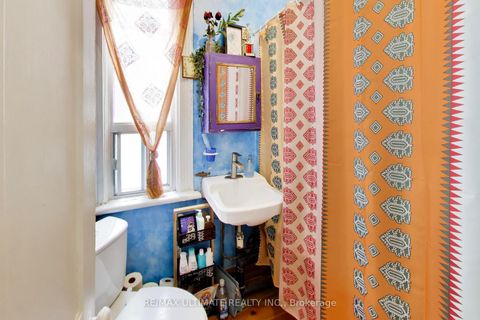 Photo 29 at 35 Manning Avenue, Bellwoods, Toronto