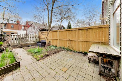 Photo 33 at 35 Manning Avenue, Bellwoods, Toronto