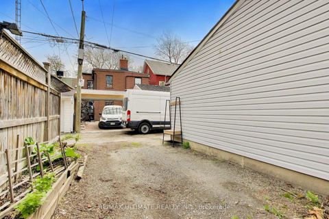 Photo 37 at 35 Manning Avenue, Bellwoods, Toronto