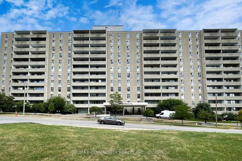 Photo 2 at 213 - 2 Glamorgan Avenue N, Dorset Park, Toronto