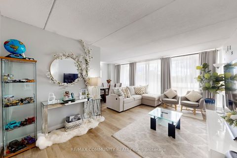 Photo 8 at 213 - 2 Glamorgan Avenue N, Dorset Park, Toronto