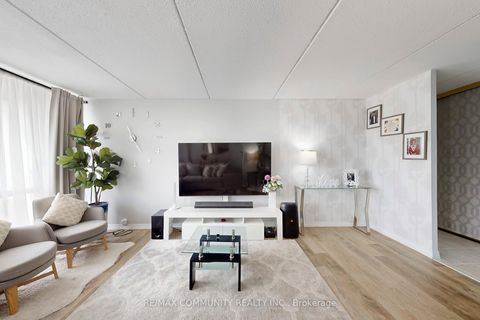 Photo 10 at 213 - 2 Glamorgan Avenue N, Dorset Park, Toronto
