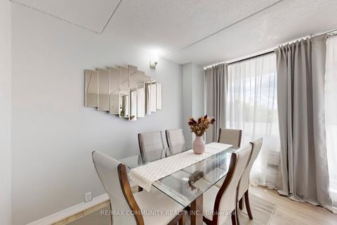 Photo 12 at 213 - 2 Glamorgan Avenue N, Dorset Park, Toronto