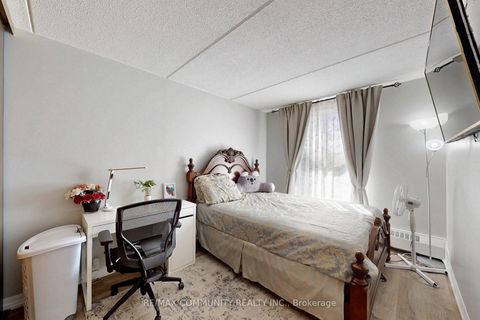 Photo 18 at 213 - 2 Glamorgan Avenue N, Dorset Park, Toronto