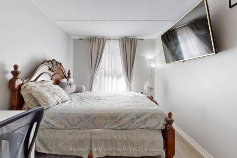 Photo 19 at 213 - 2 Glamorgan Avenue N, Dorset Park, Toronto