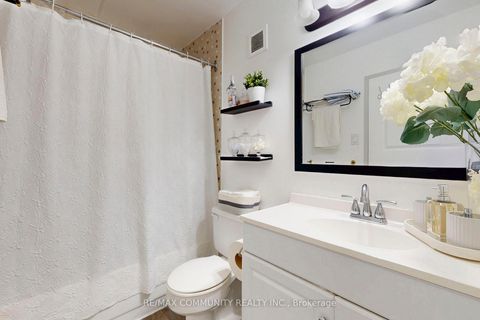 Photo 26 at 213 - 2 Glamorgan Avenue N, Dorset Park, Toronto