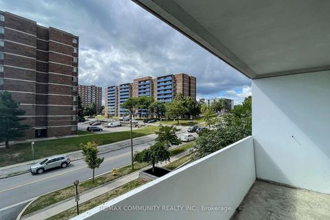 Photo 33 at 213 - 2 Glamorgan Avenue N, Dorset Park, Toronto
