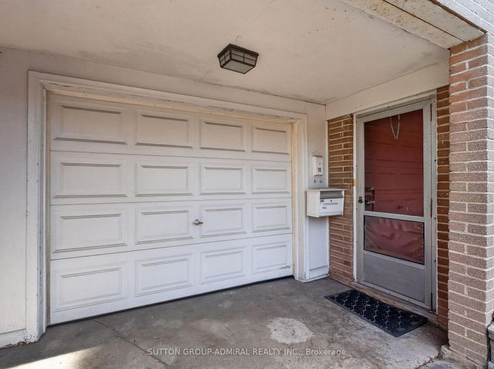 Photo 2 at 30 Foxwarren Drive, Bayview Village, Toronto