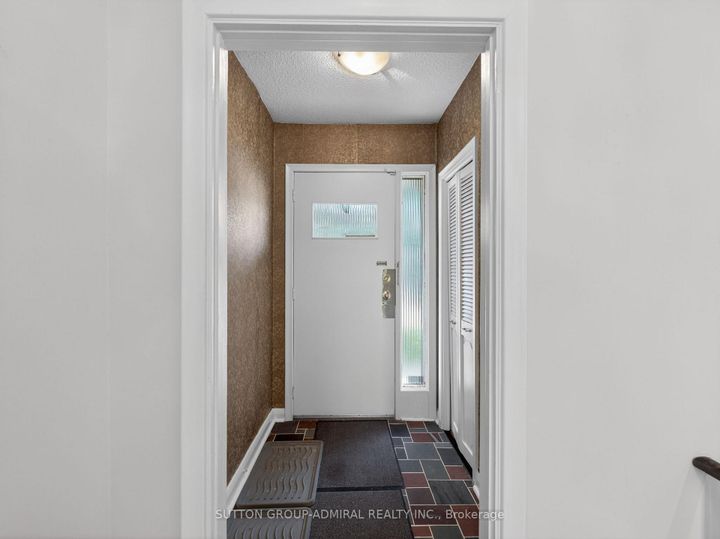 Photo 4 at 30 Foxwarren Drive, Bayview Village, Toronto