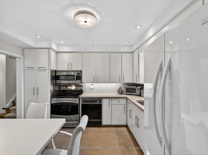 Photo 11 at 30 Foxwarren Drive, Bayview Village, Toronto