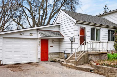 Photo 3 at 378 Kennedy Road, Kennedy Park, Toronto