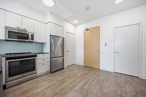 Photo 1 at 1501 - 30 Roehampton Avenue, Mount Pleasant West, Toronto