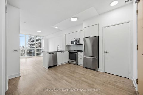 Photo 2 at 1501 - 30 Roehampton Avenue, Mount Pleasant West, Toronto