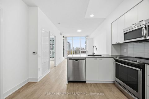 Photo 3 at 1501 - 30 Roehampton Avenue, Mount Pleasant West, Toronto