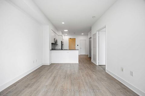 Photo 5 at 1501 - 30 Roehampton Avenue, Mount Pleasant West, Toronto