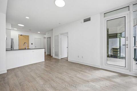 Photo 6 at 1501 - 30 Roehampton Avenue, Mount Pleasant West, Toronto
