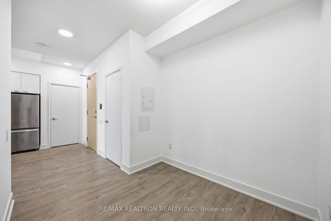 Photo 8 at 1501 - 30 Roehampton Avenue, Mount Pleasant West, Toronto