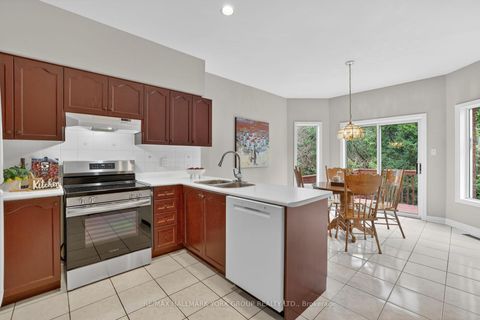 Photo 10 at 801 Surin Court, College Manor, Newmarket