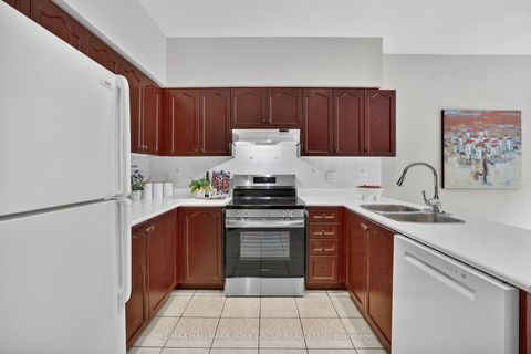 Photo 11 at 801 Surin Court, College Manor, Newmarket
