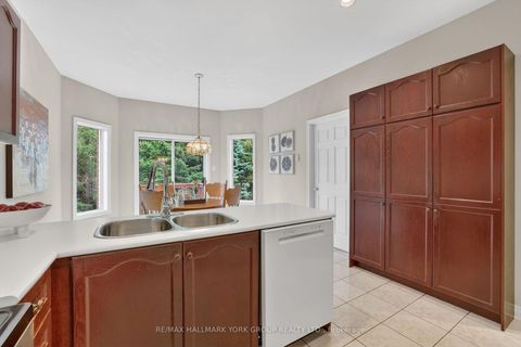 Photo 13 at 801 Surin Court, College Manor, Newmarket
