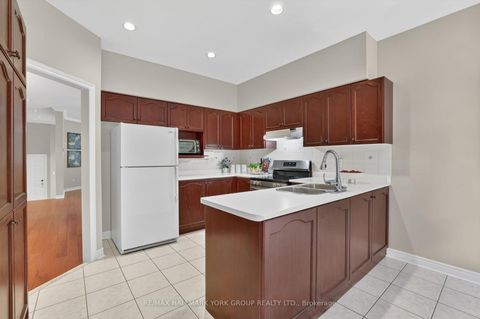 Photo 14 at 801 Surin Court, College Manor, Newmarket