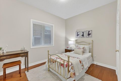 Photo 21 at 801 Surin Court, College Manor, Newmarket