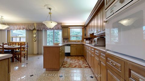 Photo 10 at 55 Chiswick Avenue, Amesbury, Toronto