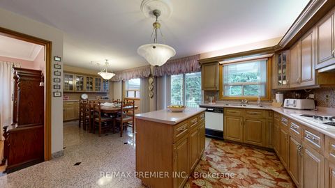 Photo 11 at 55 Chiswick Avenue, Amesbury, Toronto