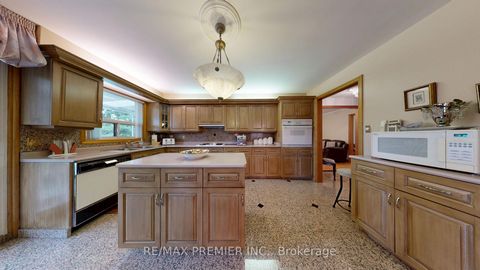 Photo 13 at 55 Chiswick Avenue, Amesbury, Toronto