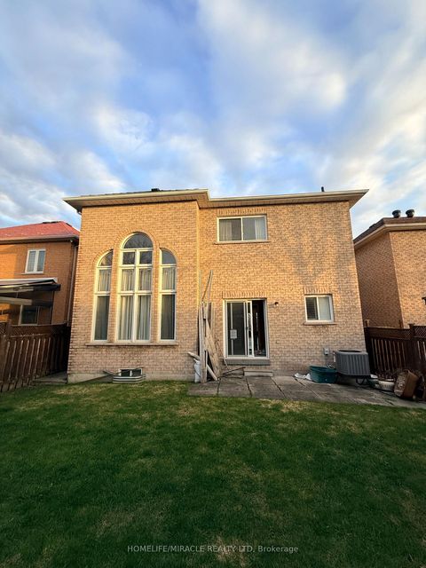 Photo 3 at 176 Drummond Drive, Maple, Vaughan