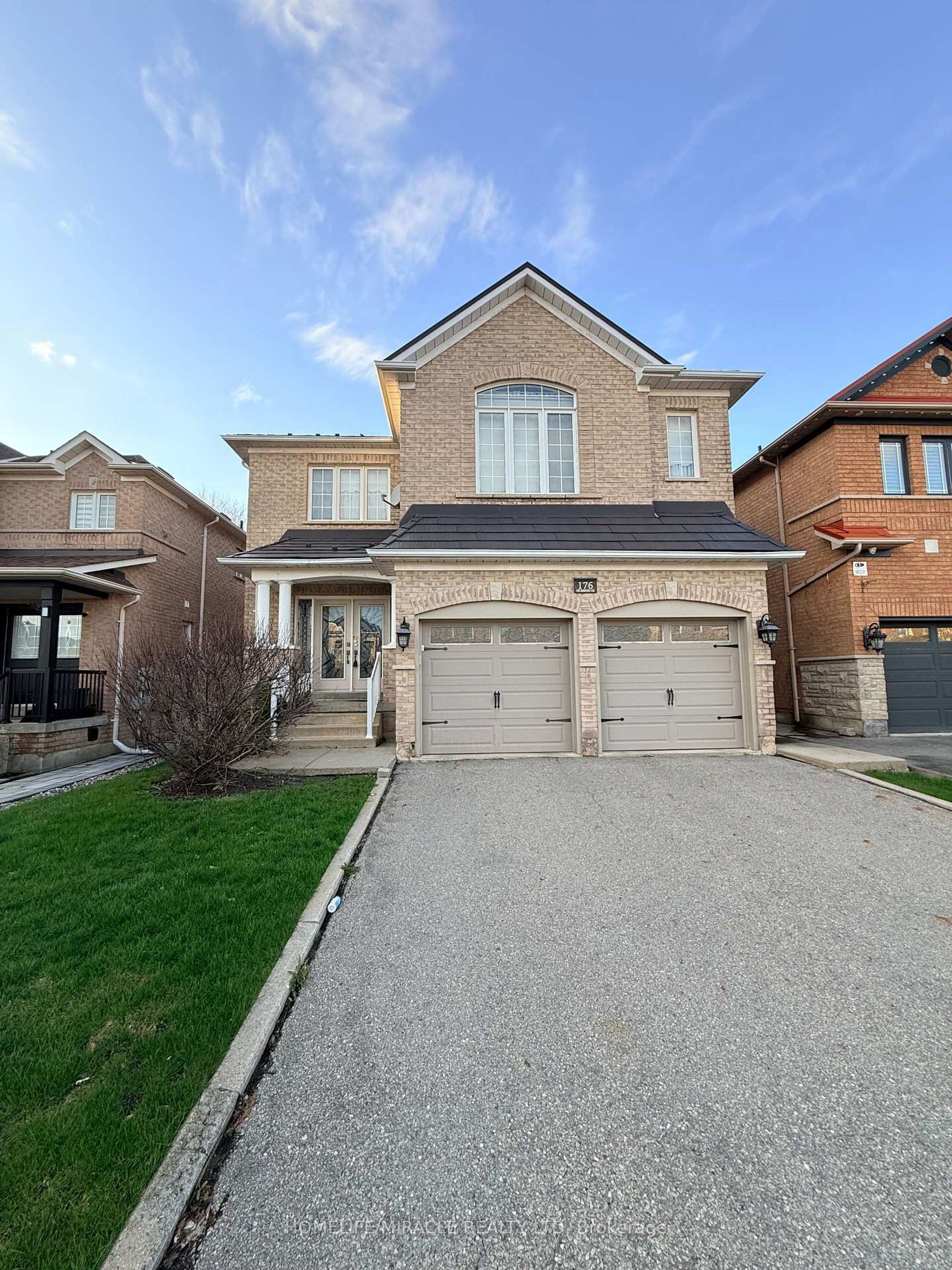 176 Drummond Drive, Maple, Vaughan photo number 2
