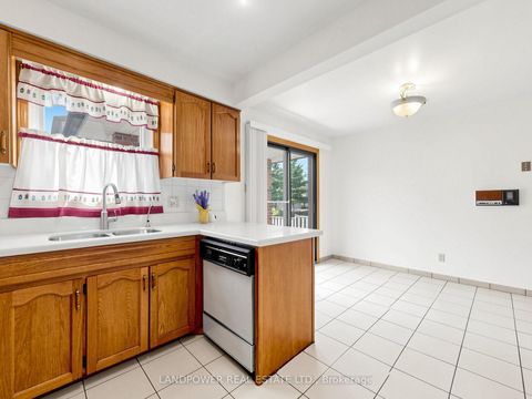Photo 8 at 15 Coverdale Crescent, Steeles, Toronto