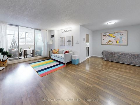 Photo 2 at 301 - 205 Hilda Avenue, Newtonbrook West, Toronto
