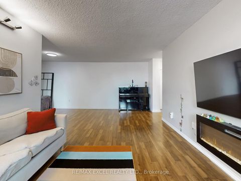 Photo 4 at 301 - 205 Hilda Avenue, Newtonbrook West, Toronto