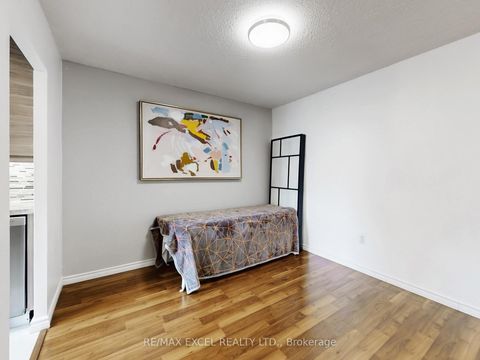 Photo 7 at 301 - 205 Hilda Avenue, Newtonbrook West, Toronto