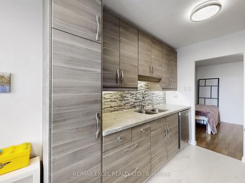 Photo 13 at 301 - 205 Hilda Avenue, Newtonbrook West, Toronto