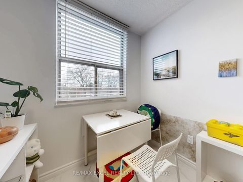 Photo 17 at 301 - 205 Hilda Avenue, Newtonbrook West, Toronto