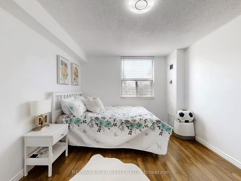 Photo 19 at 301 - 205 Hilda Avenue, Newtonbrook West, Toronto