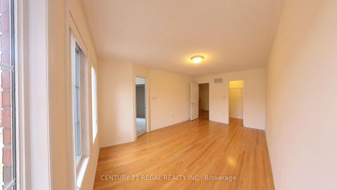 Photo 2 at 27 Belanger Crescent S, Birchmount, Toronto
