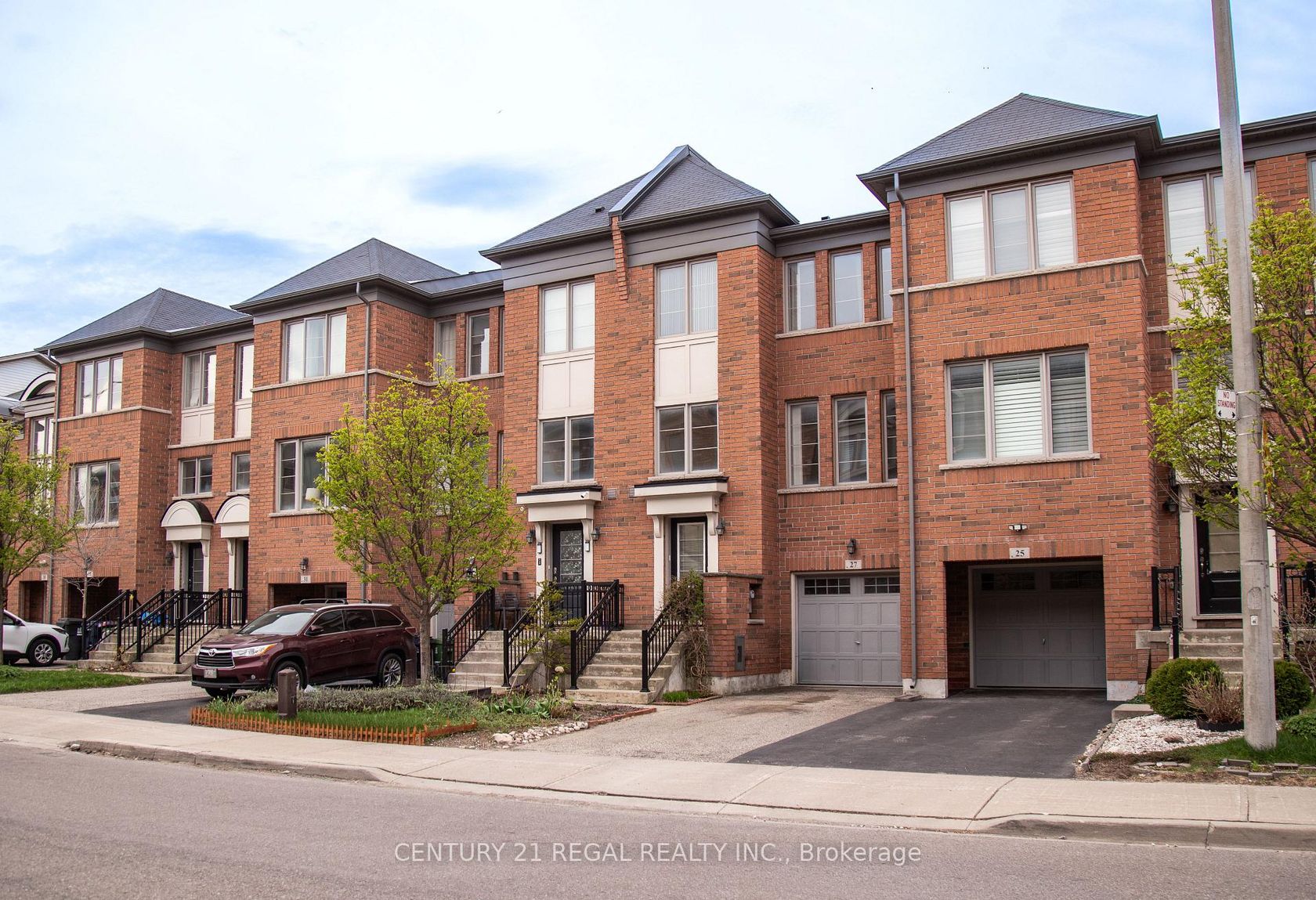 27 Belanger Crescent S, Birchmount, Toronto photo number 2